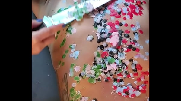 Veronna lambuzada de cera quente e provocando na hora de tirar