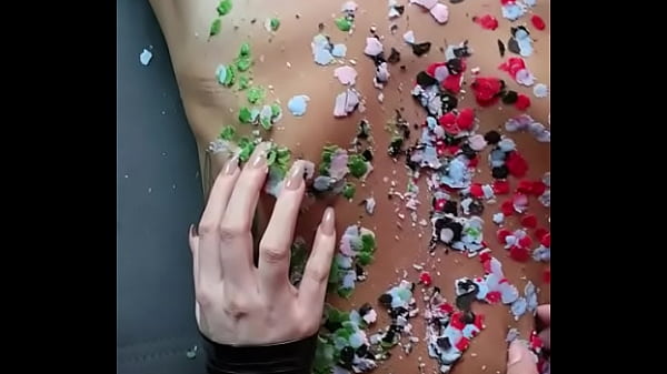 Veronna lambuzada de cera quente e provocando na hora de tirar