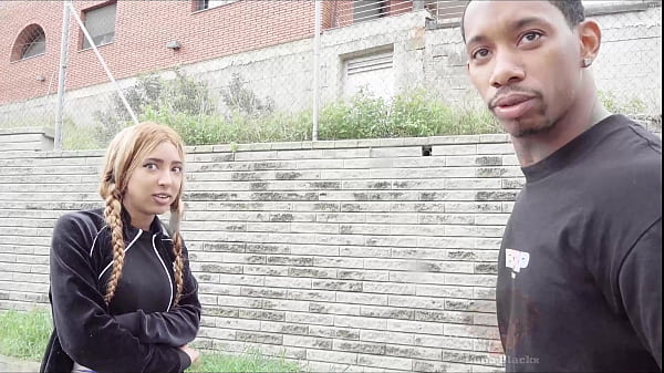 Play MP4 - Latina teen buscando pollas por la calle &sol;&sol; LunaBlackx x Jesus Reyes