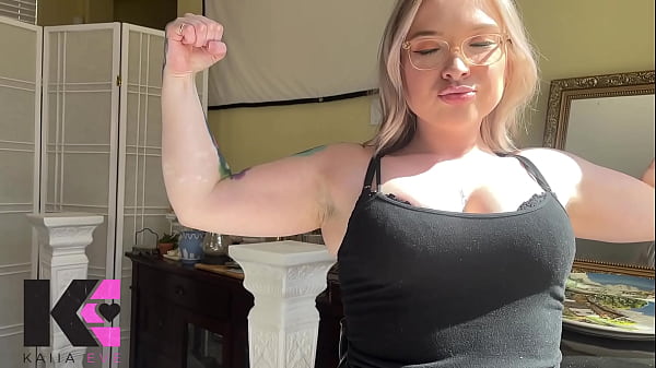 Watch me flex these arms & ass in slow motion