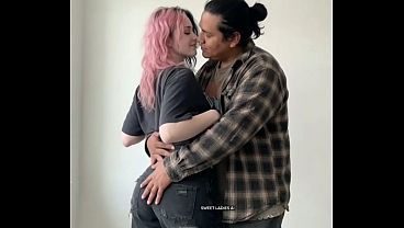 Ay, Aaay! Metela despacito porque es mi primera vez QUE LO HAGO POR EL CULO!!! UNIVERSITARIA infiel DE TREMENDO CULO En Su Primer Anal!! DE LA UNIVERSIDAD PUBLICA A UN CASTING PORNO!! - [AI GENERATED]