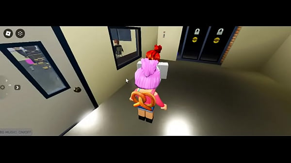 Play MP4 - Futanari me folla en el salon frente la clase en Roblox