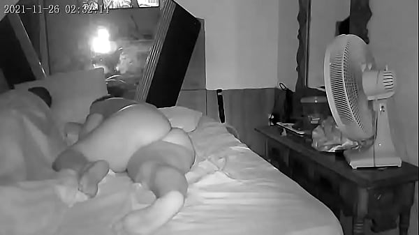 Play MP4 - BBB 22 Eslovaquia esquece das c&acirc;meras e deixa a mostra seu bund&atilde;o