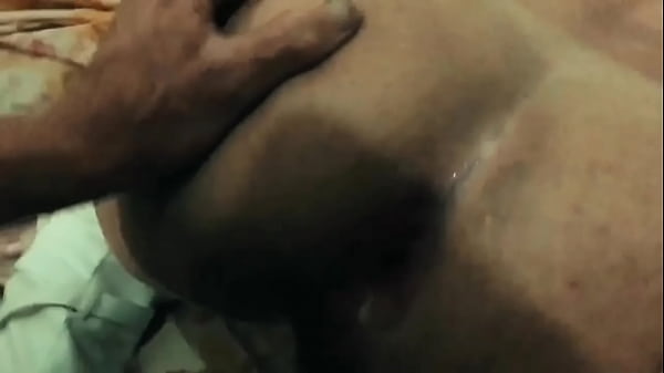 Dando O Cuzinho Para Dois Pau thumbnail