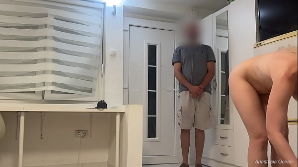 Play MP4 - I met delivery guy naked&period; He did not want to go away&period;