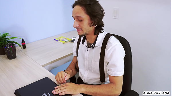 Nonton Me Follo Al Subgerente De La Empresa De Mi Marido, Mientras Las Chismosas De La Oficina Nos Observan thumbnail