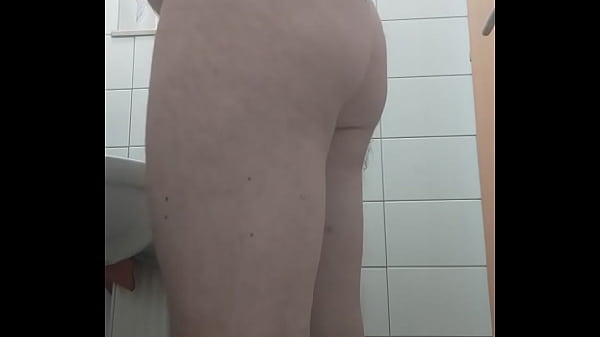 Imi Place Sa Ma Masturbez Si Sa Imi Beau Sperma Si Pisatul thumbnail