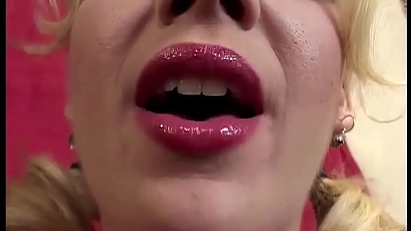 Hun og hendes k&aelig;reste elsker rpg'er denne g&aring;r fra en ung k&aring;t pige til en anal kn&aelig;kkede lue med str&oslash;mper og h&oslash;je h&aelig;le