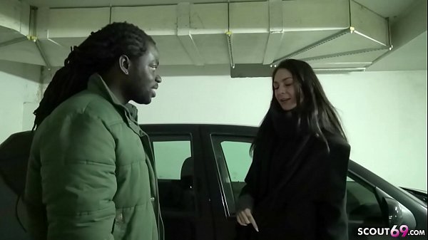 Play MP4 - GERMAN TEEN - 18jr Teeny Lullu bezahlt Mitfahrt bei Bimbo mit einem Fick