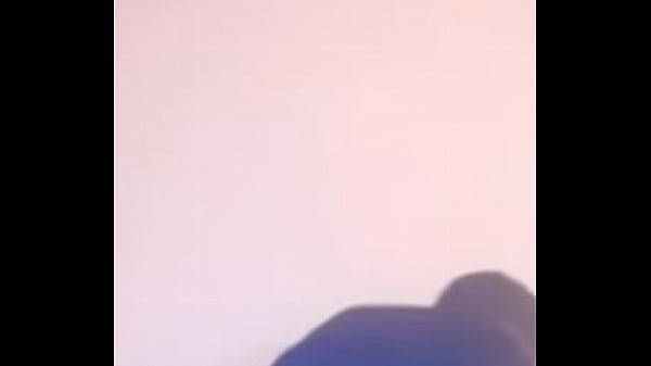 Chubby Latino twerking