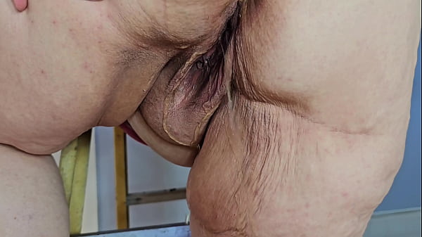 Big Ass Pawg Milf Shaking Big Fat Ass And Pissing On Floor - Hijab, Peeing, Squirting thumbnail