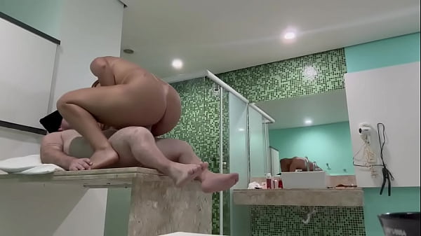 Levei a ninfetinha para o motel e fodemos a noite toda 