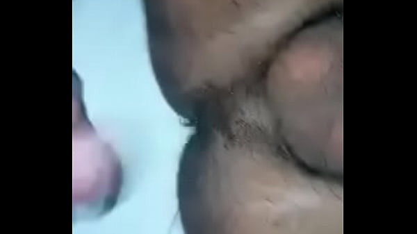 Play MP4 - Perdendo a virgindade para uma travesti gostosa