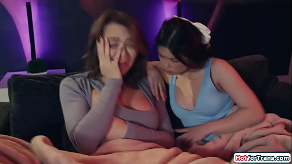 Play MP4 - Ts Emma Rose sucks while anal fistfucked