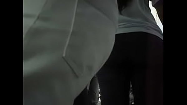 mulher bunduda jeans