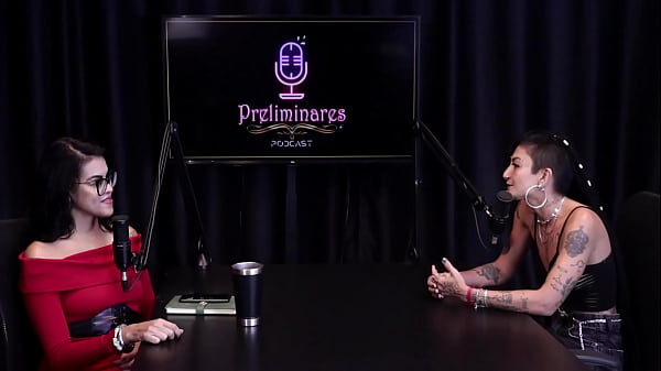 Tirou a roupa ap&oacute;s a convidada falar que faz conte&uacute;do de rotina nas redes sociais, tem muito f&atilde; na cidade, e n&atilde;o deixa as coisas te afetar - Caroleta Roots (WATCH ON: SHEER/RED) 