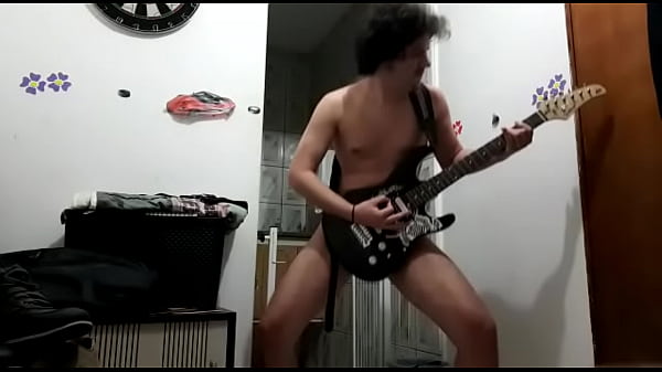 garoto esvazou na net garoto especial sarrando sua guitarra