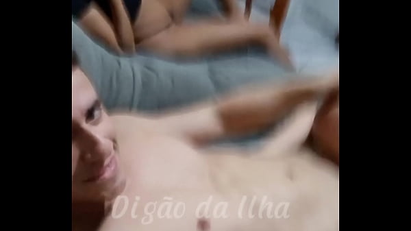 Play MP4 - Novinha talarica sentou na frente da minha namorada