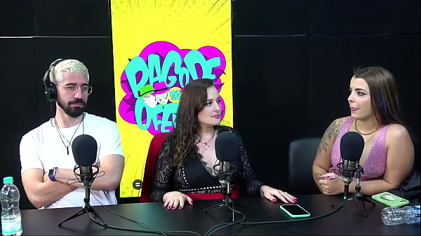 Play MP4 - Leleco beijando as gostosas e deixando elas com tes&atilde;o - Lolla e Foxy