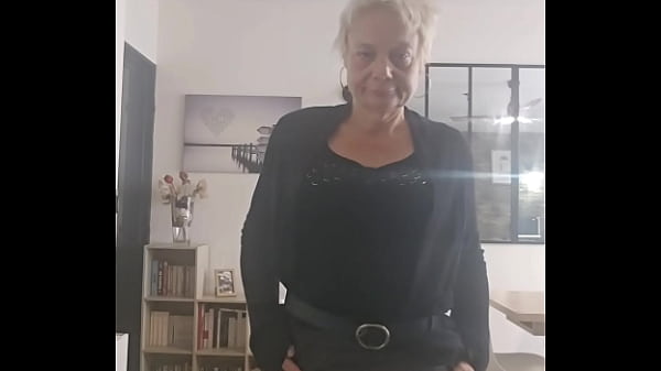 Coucou mon cochon tu me montre ta bite 