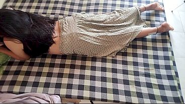 Nonton Kammo Darling Ki Pahli Gaand Fuck With Her Sasur Ji While She Lying In Doggy Hindi Sex thumbnail