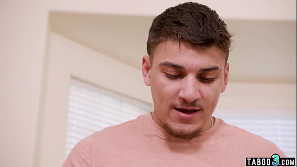 Play MP4 - Stepbrother making his petite blonde teen stepsister Coco Lovelock squirt