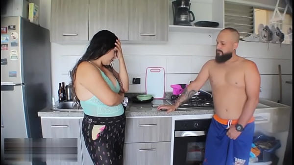 Me encanta masturbarme_y oler las pantys de mi_madrastra hasta_que me descubre_y me hace mi sueño realidad de_follarla_y penetrarle mi_gran polla Porno En Español