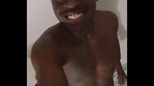 How to make my arms look bigger like the size of my legs for free while taking a selfie