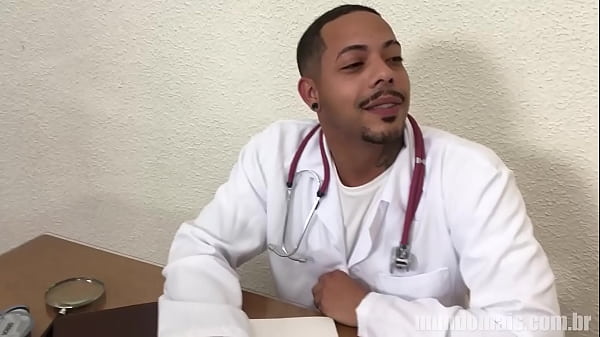 Play MP4 - O doutor atende o marido da paciente e faz sexo no atendimento