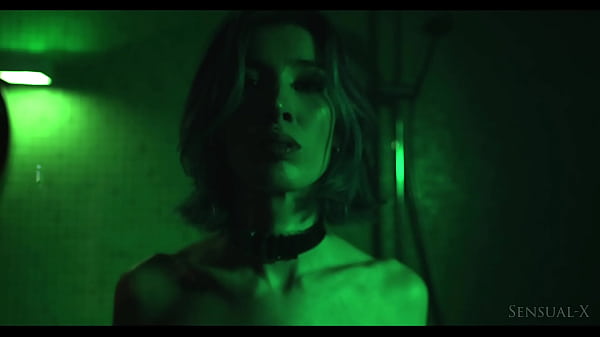 Sensual lesbian photographer seduces pixie pink danique de laat cunnilingus 1 on 1 pussy licking fingering