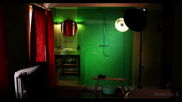 Nonton Sensual Lesbian Photographer Seduces Pixie Pink, Danique De Laat, Cunnilingus, 1 On 1, Pussy Licking, Fingering thumbnail