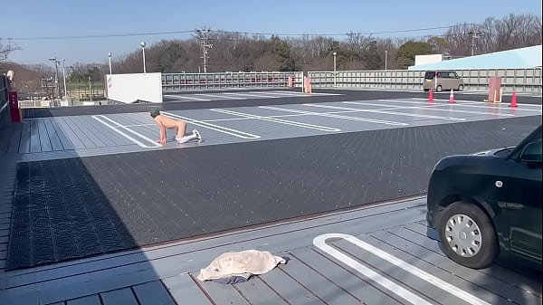 女装まゆの青空全裸露出 