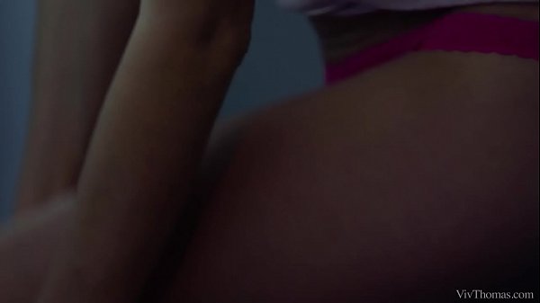 Arian and Eveline Dellai Ride Double-endeddildo