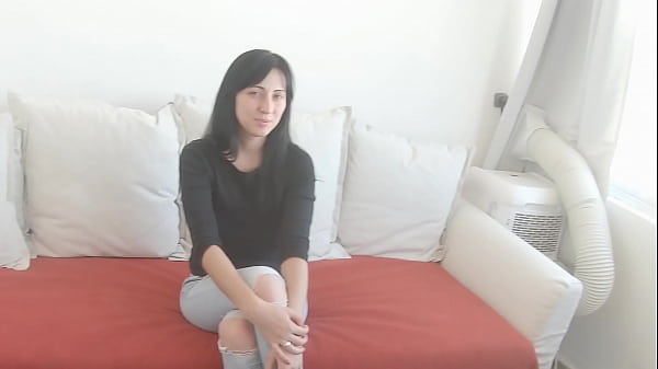 Putalocura - La Rusa Cachonda Sherry Vine Chupando Y Tragando Lefa Despu&eacute;s De Un Masaje. thumbnail