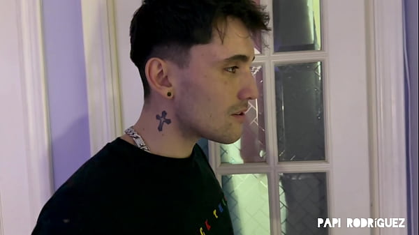 Play MP4 - Hermosa chica italiana Eva Fay viene al estudio de Papi&comma; cachonda y putita termina follada trag&aacute;ndose toda la leche