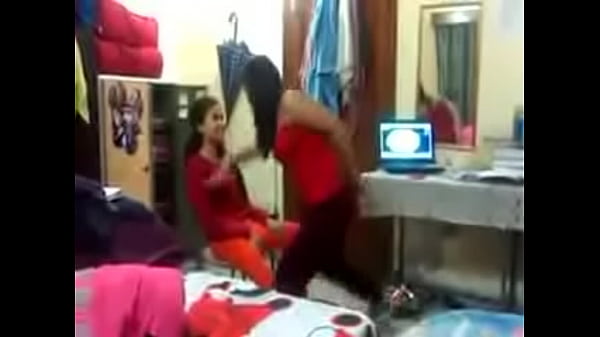 Indian Hostel S_exy GirlEnjoy And DirtyTalk With Friend