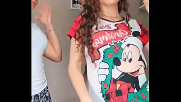 Se le ve la vagina bien gorda cuando baila 