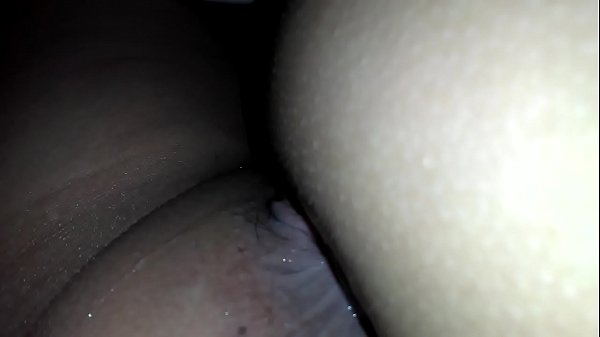 Play MP4 - Bien mojada bajo las sabanas&comma; preparando su ano para meterle mi verga