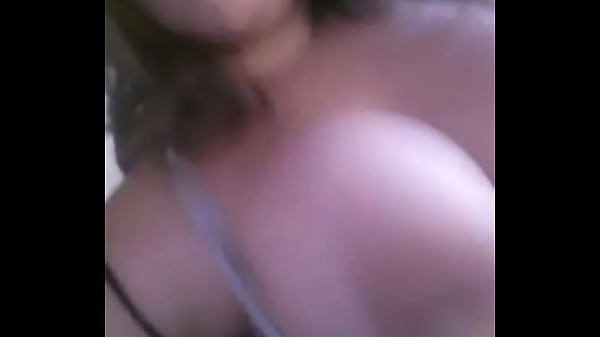 Play MP4 - Hermosa teen juega con sus grandes tetas &period;&period;&period; Flor