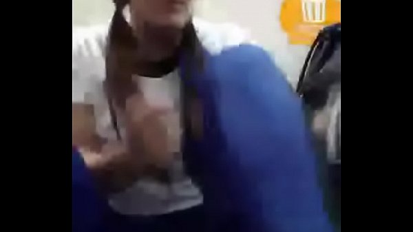 Play MP4 - Latina fitness se corre en ba&ntilde;o de gym