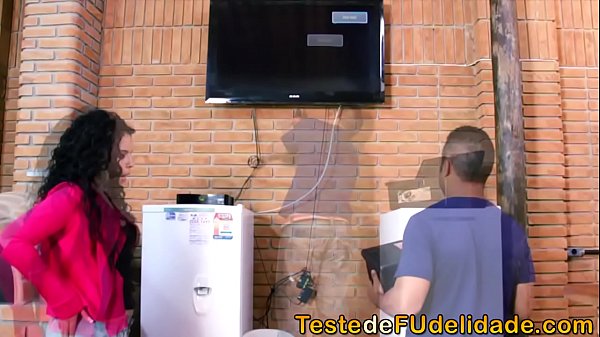 Play MP4 - Dona de casa transa com t&eacute;cnico casado