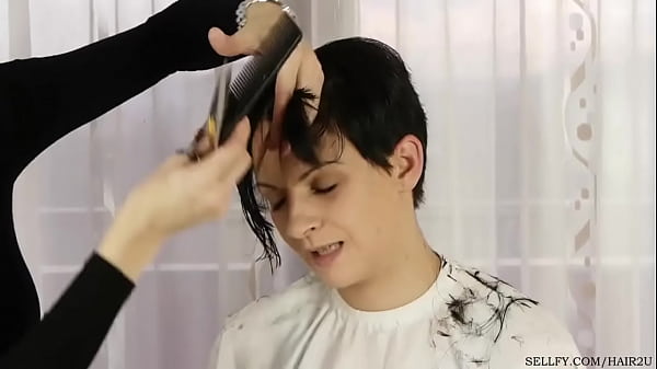 Play MP4 - Girl has her hair cut as punishment for using her sister's hairbrush