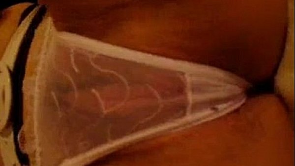 Tanga de encaje se le ve toda la pantunfla 