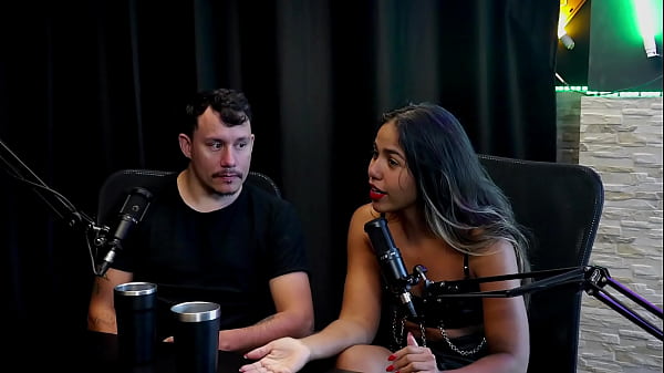 A vadia achou que era uma colab de putaria teve a hist&oacute;ria com um cantor deram conselho para as pessoas e os fetiches casal kaliente watch sheer red