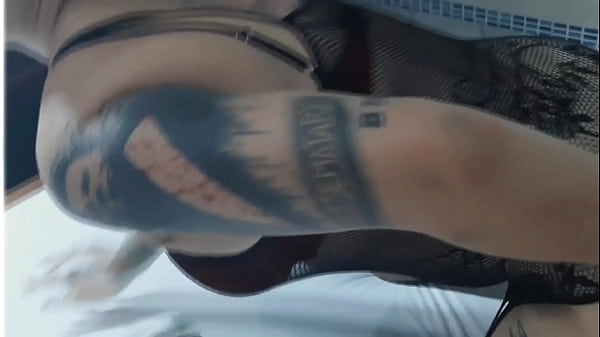 Ela queria ir para o show de rock mais n&atilde;o antes de gozarmos gostoso 