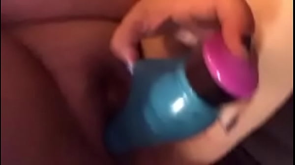 Nonton Chubby Plays Dildo thumbnail