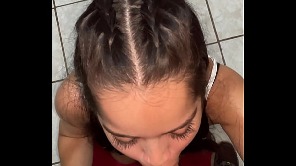 Play MP4 - Chupar o pau cheio de veias do Wellington Prado e deixar ele todo babado antes de meter em mim &eacute; um tes&atilde;o