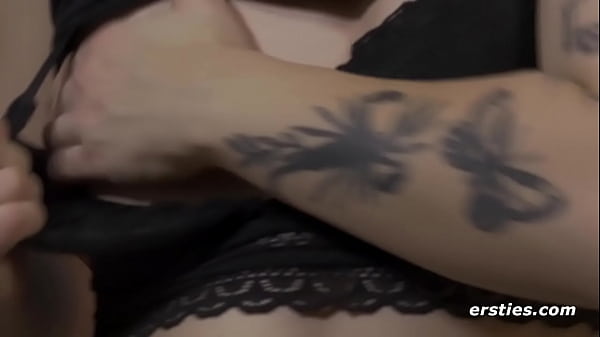 Ersties: Leidenschaftliche deutsche Blondine befriedigt_sich vor Kamera