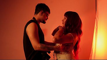 Fotografiando a la chica nueva Venus Midnight, primero le da pena luego me folla de maravilla
