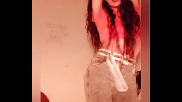 Noche loca. Bailando solita